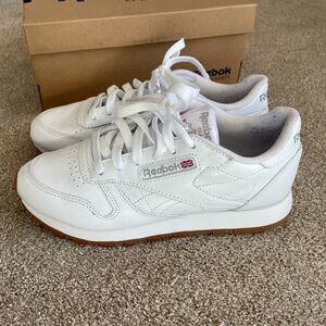 Never worn classic Reebok white sneakers!